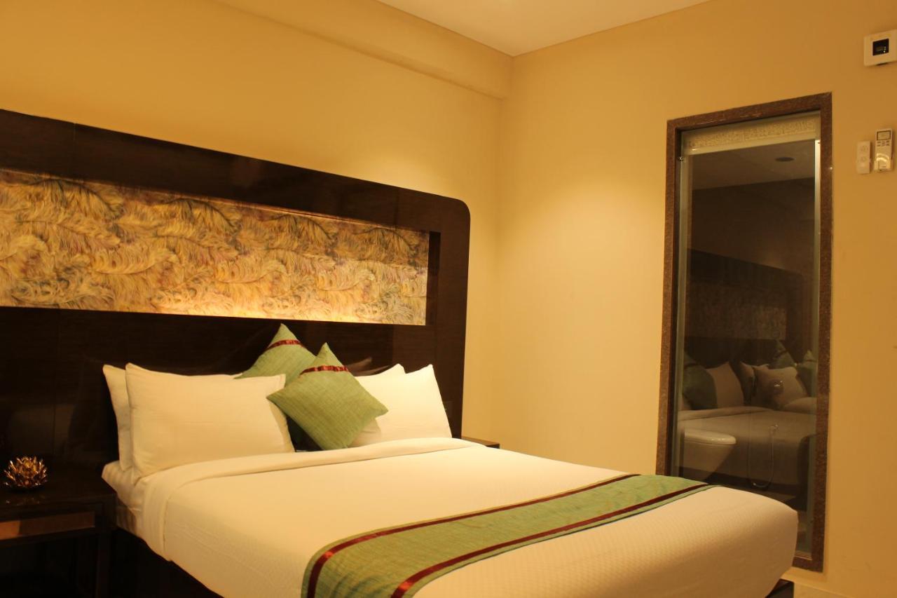 Zip By Spree Hotels Surat Exterior photo