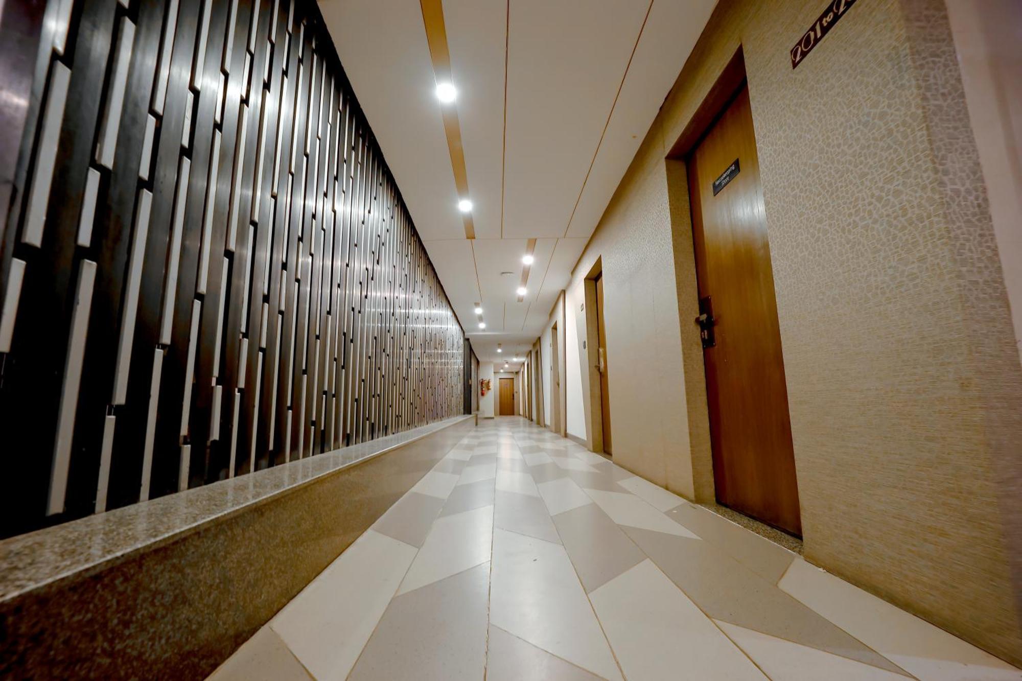 Zip By Spree Hotels Surat Exterior photo