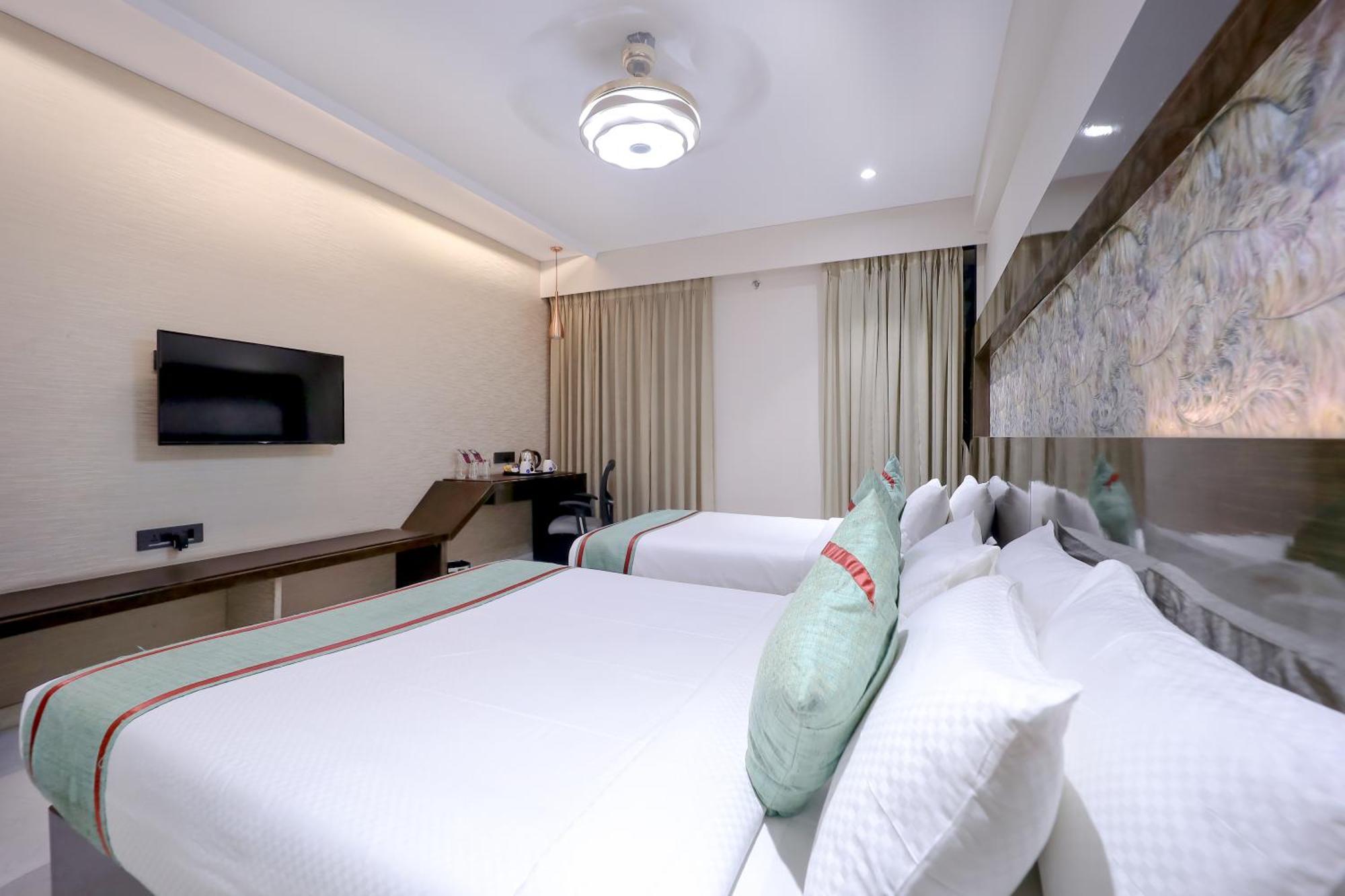 Zip By Spree Hotels Surat Exterior photo