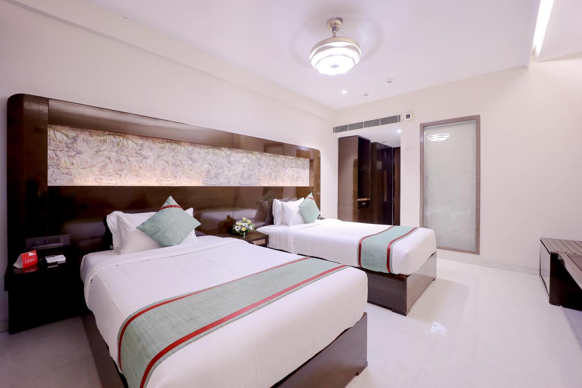Zip By Spree Hotels Surat Exterior photo