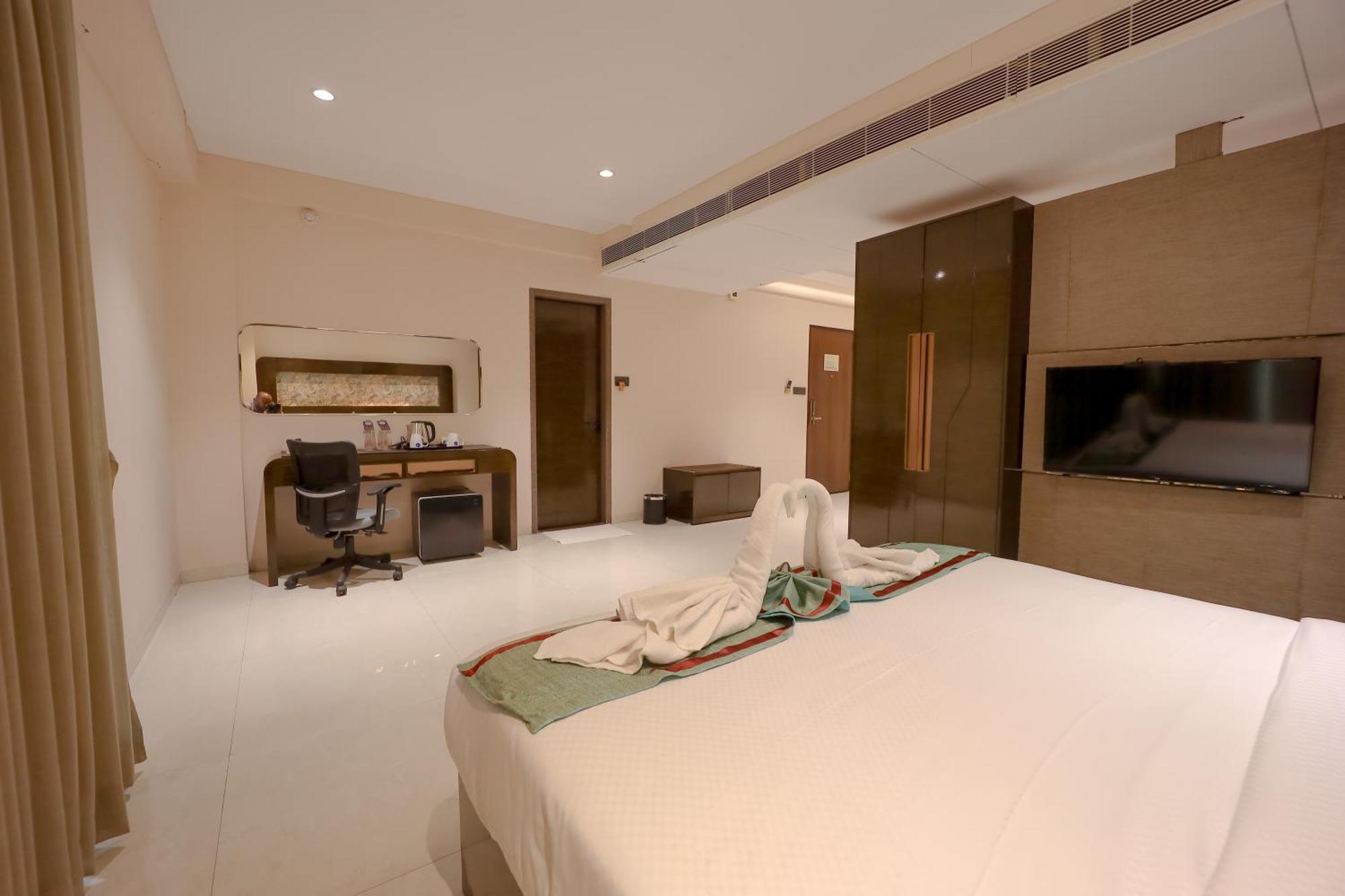 Zip By Spree Hotels Surat Exterior photo